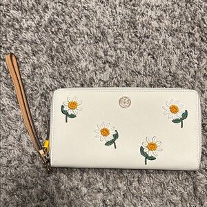 Floral Embroidered White Tory Burch Wallet
